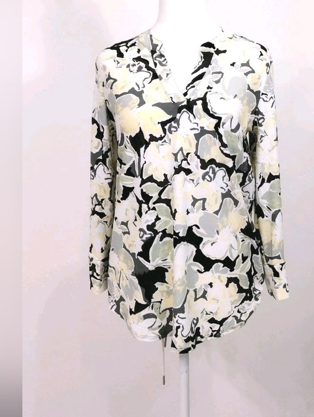 Anne Klein Sz S Floral V-Neck Tunic - Black, Pastel Yellow, Green Gray.